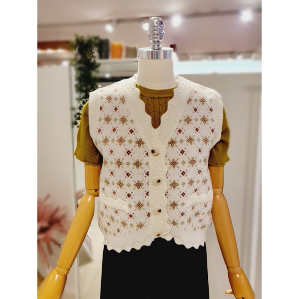 4CUS 플라워 단추 오픈형 니트 조끼 FF2H7VT0122