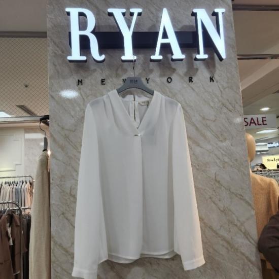 리안뉴욕 DP01 깔끔한 오피스룩 V넥 블라우스 깔끔한 오피스룩 V넥 블라우스 RRYWBL190 S9939081