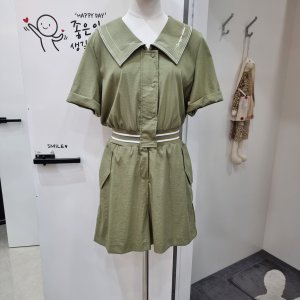 반에이크 여성 레터링 카라 하프 점프수트 VB36JSUD03Z