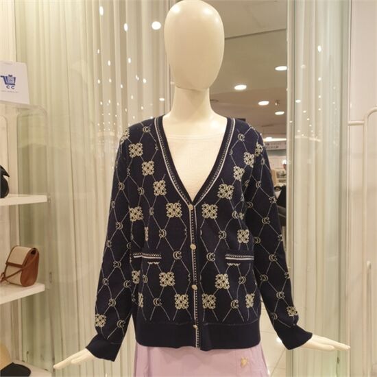 씨씨콜렉트 CC 아가일 로고 니트 가디건 C221KSL002