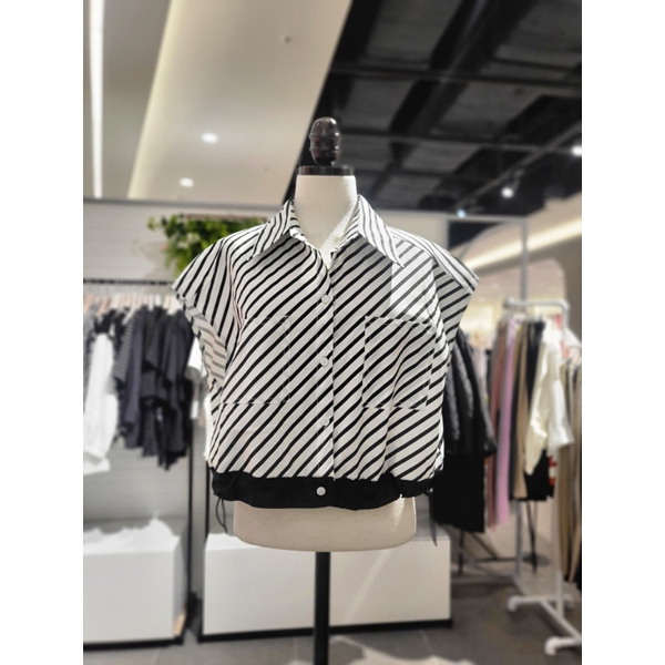 나인스텝 스트라이프크롭러쉬블라우스 N23NS3227
