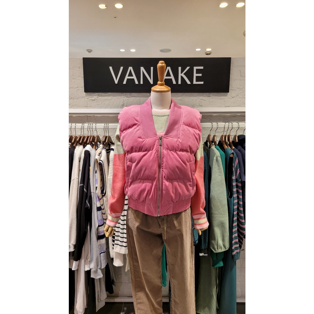 반에이크 코듀로이 브이넥 패딩 베스트 VB2YPDUD04Z 150771