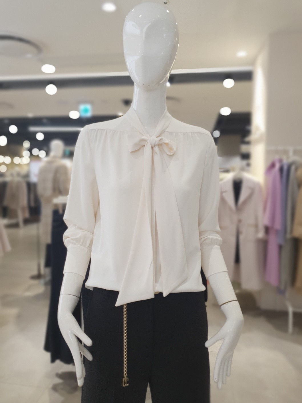 JJ지고트 오버핏 타이넥 블라우스 GN2M0BL91