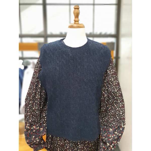 써스데이아일랜드 여성 꽈배기 라운드 베스트 T238MVT232W