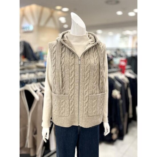 트리아나 꽈배기 니트 배색 패딩 베스트 AJ4VA03