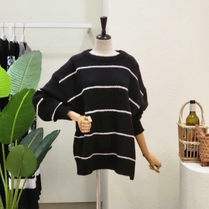 포커스 스트라이프 루즈핏 라운드 니트 FW3J9KT5647