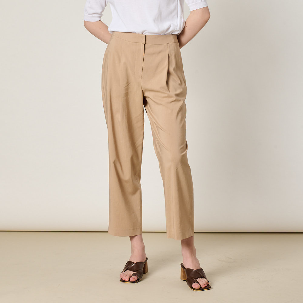 BCBG 쿨럭 턱 팬츠 B2F7P302