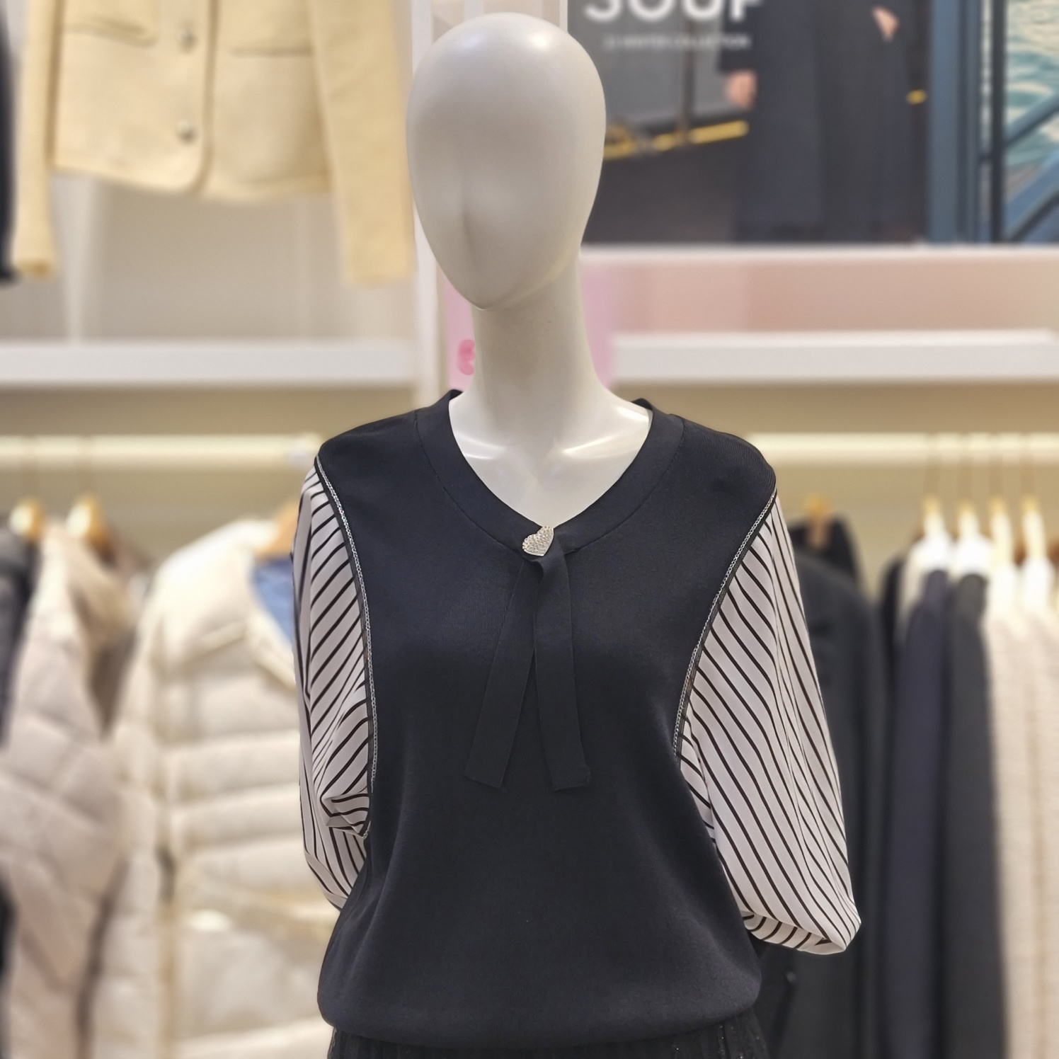 숲(SOUP) 여성 브이넥 배색 니트 OA4LKT1