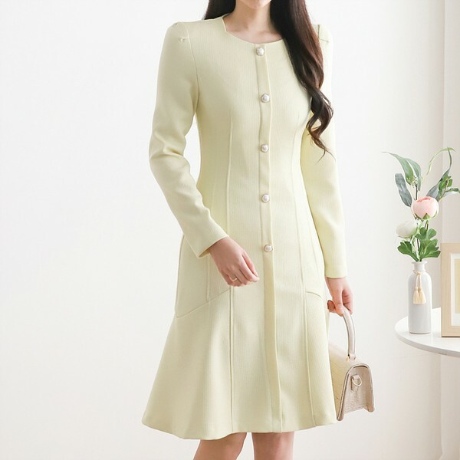 모리스커밍홈 로맨틱 진주버튼 절개라인 플레어 원피스 M2402OP033A