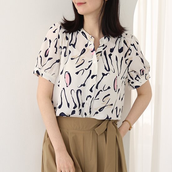 웬디즈갤러리 브러쉬 반팔 블라우스 NBL103