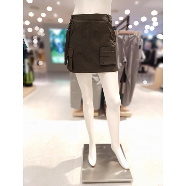 크리스패션 파리게이츠 어깨끈 장식 패치포켓 스커트 521D3PC201_KH