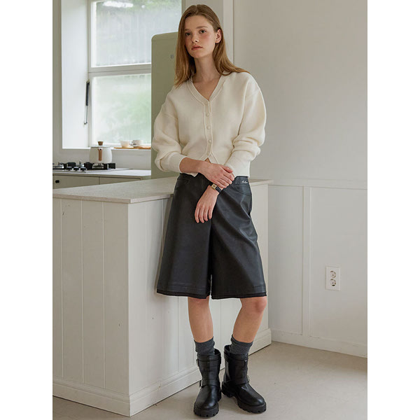 올리브데올리브 여성 에코 레더 버뮤다 팬츠 OL4AL8510