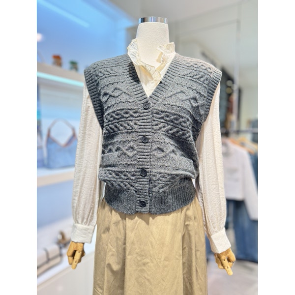 플라스틱아일랜드 변형 꽈배기 앞오픈 니트베스트 PQ4KV001