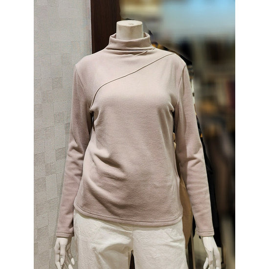 벨라디터치 사선 스티치 반폴라 니트 V3E4KT24