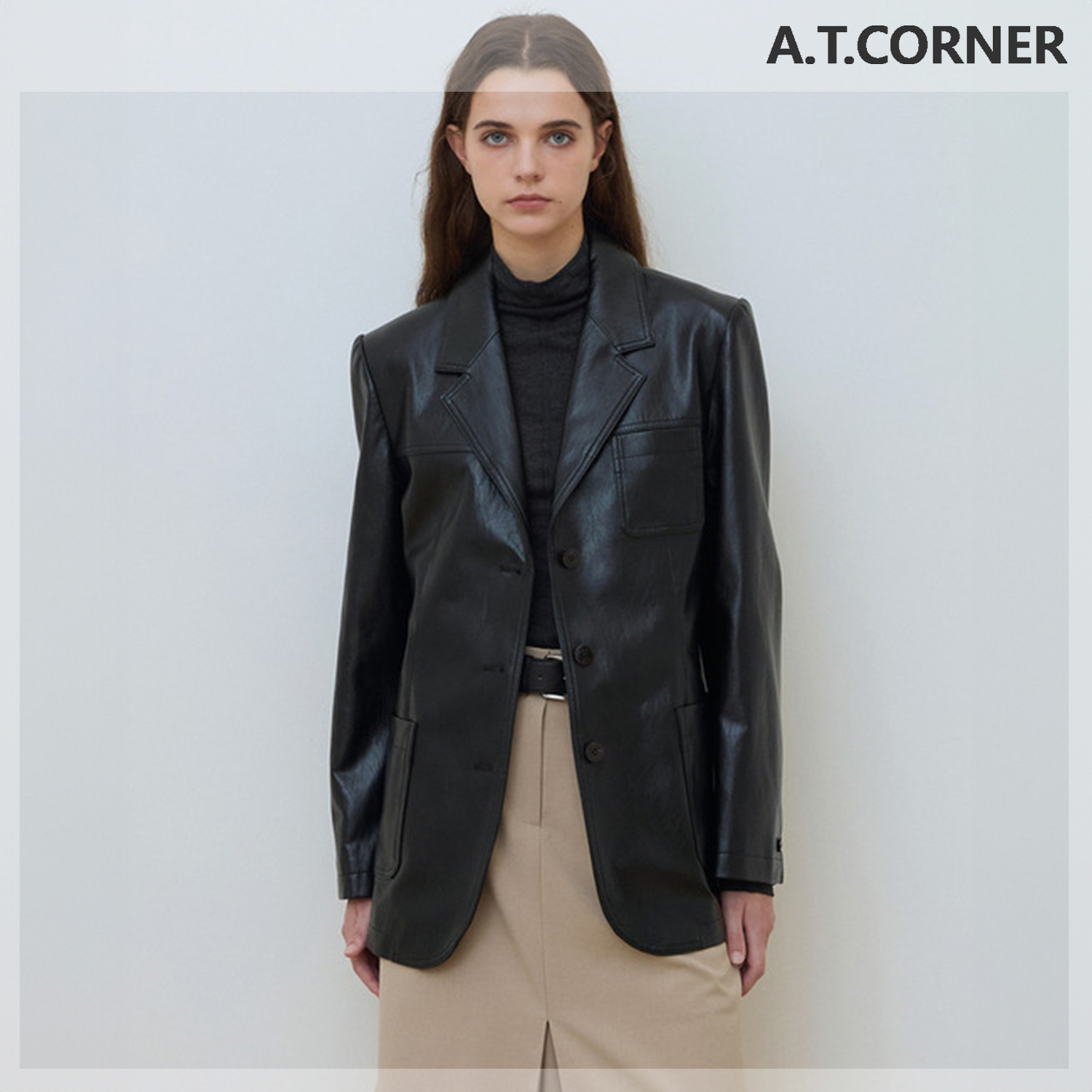 앳코너 여성 페이크 레더 테일러드 자켓 AEJU4C4L7BK