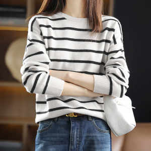 예쎄 단가라 라운드넥 루즈핏 니트 S4FKN024A