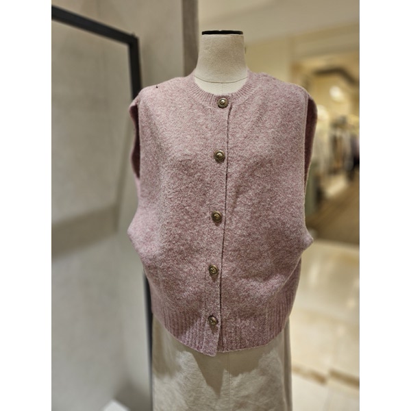 쉬즈미스 라운드넥 버튼업 니트 베스트 SSKVTO42050