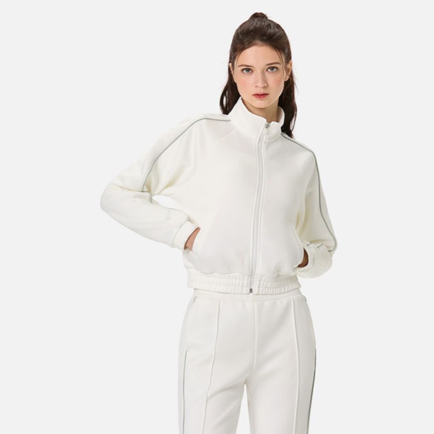 뮬라웨어 실키 트랙 집업 AWWEKK101