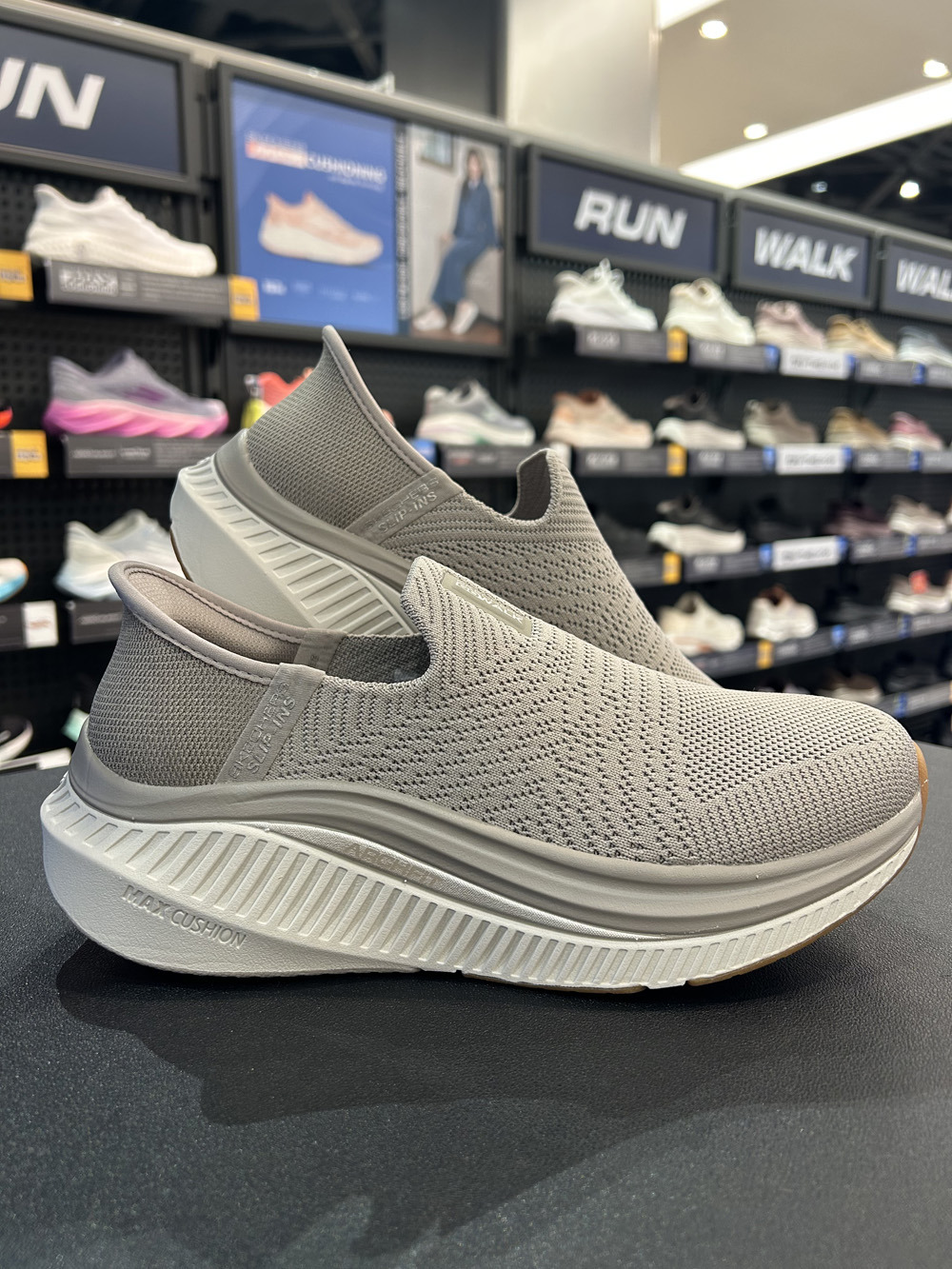 스케쳐스 고워크 맥스쿠셔닝 아치핏 슬립인스 SP0WWCGX082