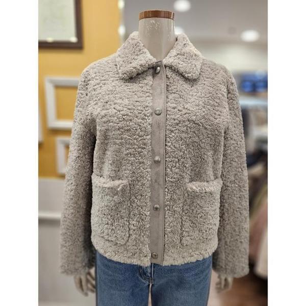 BCBG 스탠카라 크롭 뽀글 페이크 퍼 무스탕 B5D9F821