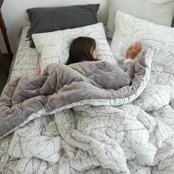 에이트룸 프리미엄 10mm 라셀 극세사 이불