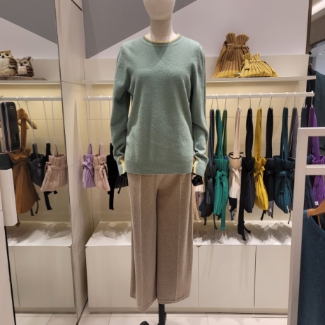 유닛 U 캐시미어 100 캐시미어 배색 라운드넥 니트 LFG4-KCN101N