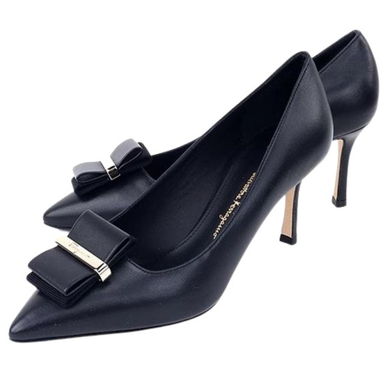 페라가모 위니 바라 리본 펌프스_01 D739 0754494