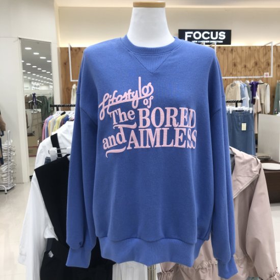 4CUS 포커스 FS2A7TS0140 엠보싱 레터링 맨투맨 티셔츠